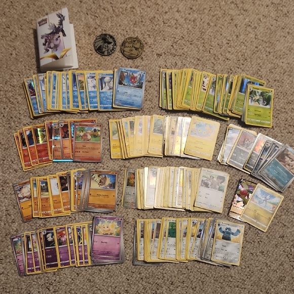 Pokemon Cards Set Over 400 Cards Mini Binder And 2 Chips -  www.ice4pros.com.br